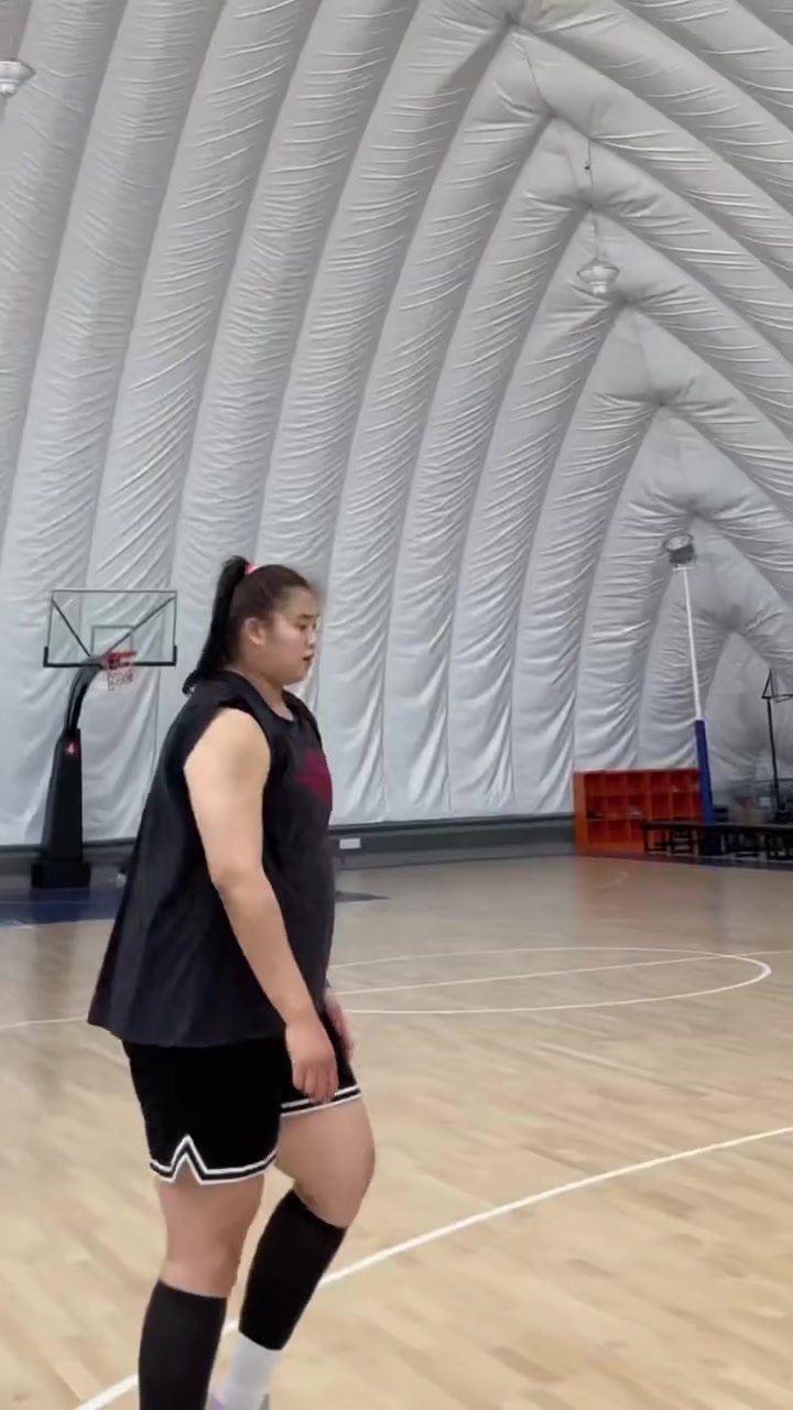 嚯，好魁梧！大寶貝劉禹彤背打你，你能頂住嗎？