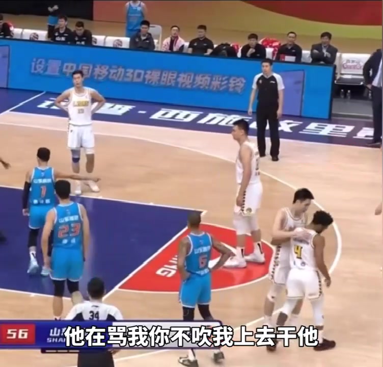 被庫(kù)克罵毛了？高詩(shī)巖對(duì)裁判說(shuō)：他再罵我你不吹，我就上去干他！（高詩(shī)巖對(duì)新疆）