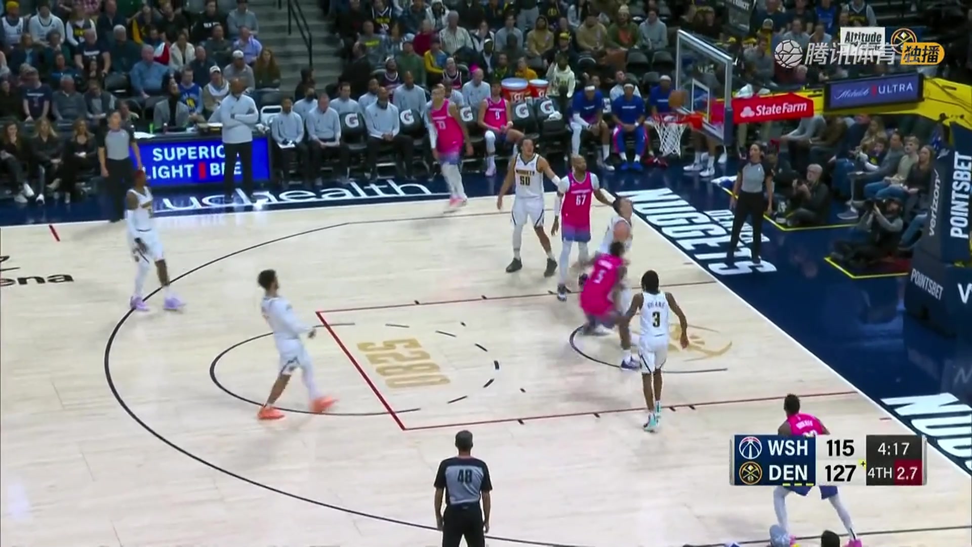 和我一隊(duì)沒這么厲害？巴頓在約基奇頭上搶到前場籃板霸氣補(bǔ)籃得手（約翰·巴頓）