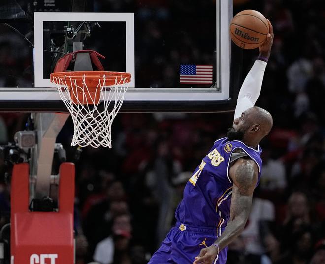 杜蘭特：詹姆斯能再打個四五年，他是一個劃時代的運動員