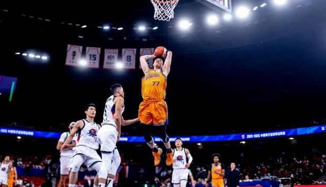 上海男籃沖擊10連勝！全力擊敗廣東宏遠(yuǎn)，杜鋒難以招架，央視直播