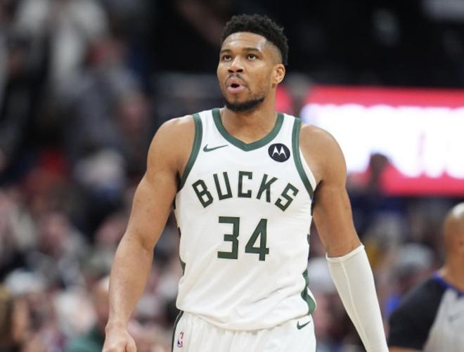 Shams：字母哥遭遇左膝過(guò)度伸展和骨挫傷，將在一周後復(fù)查