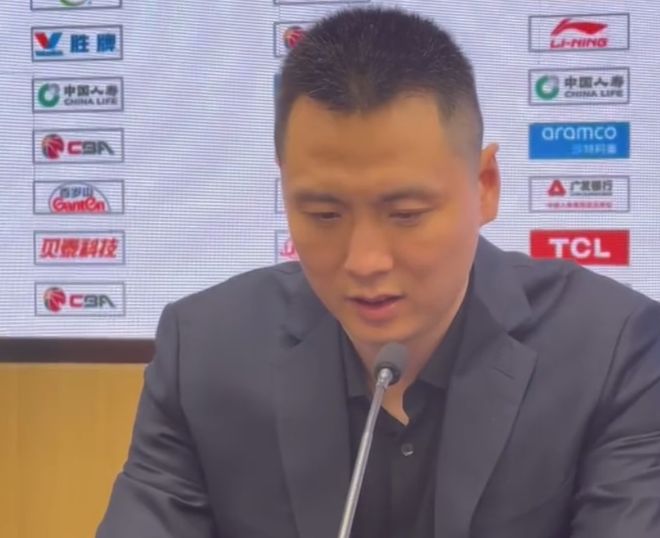 勝四川發(fā)佈會(huì)！盧偉肯定年輕球員發(fā)揮+評(píng)價(jià)小將，李弘權(quán)展望下場(chǎng)