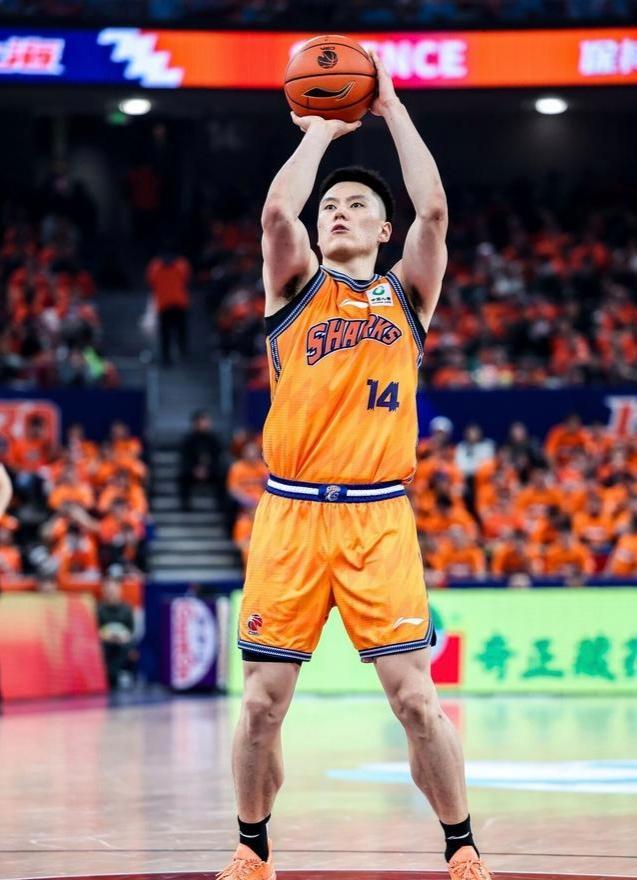 李弘權(quán)21分 上海男籃111-71四川男籃 楊文學(xué)24分