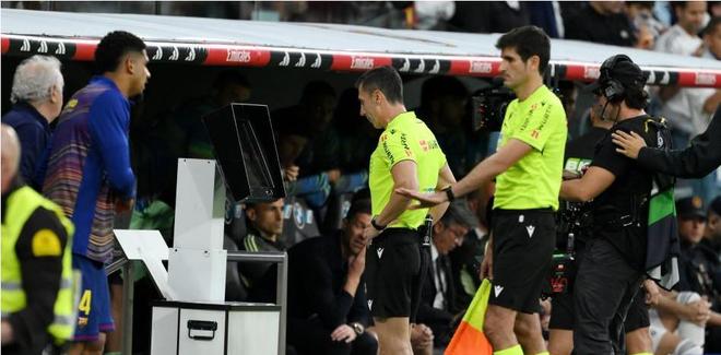 TA：歐足聯(lián)邀請各聯(lián)賽今夏討論，以侵?jǐn)_性較小的方法使用VAR