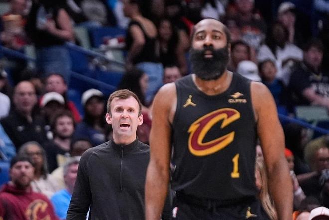 哈登20+6+10末節(jié)13分！騎士15分逆轉雙殺鵜鶘 米切爾27分