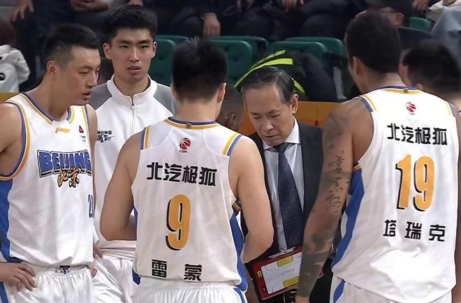 北京男籃贏球，許利民現(xiàn)精彩發(fā)言；周琦暴露問題，麥基遭受質(zhì)疑！