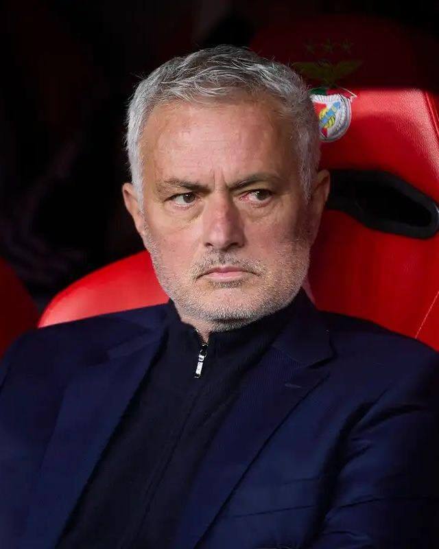 穆里尼奧葡超27場不敗！本菲卡3-0，反超葡萄牙體育，距榜首僅4分