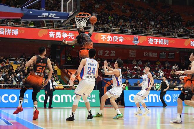 願早日康復！克裡斯遭遇手部骨折，將缺席3-4周比賽