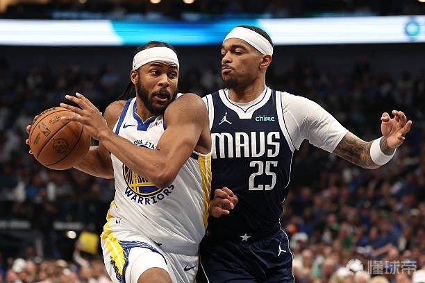 隊記：庫里等多名勇士球員正在檢查室外等待穆迪的檢查結果