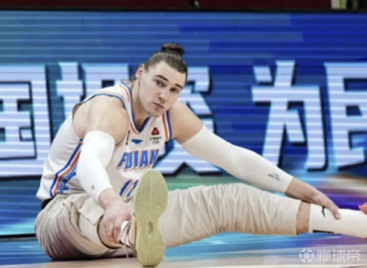 記者：山東新外援斯蒂爾周五與球隊(duì)會(huì)合，并將開始隨隊(duì)訓(xùn)練