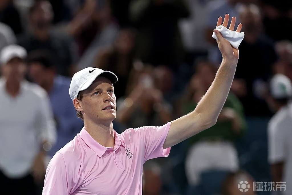 化解發(fā)球勝盤局+搶七取勝，辛納晉級邁阿密大師賽八強