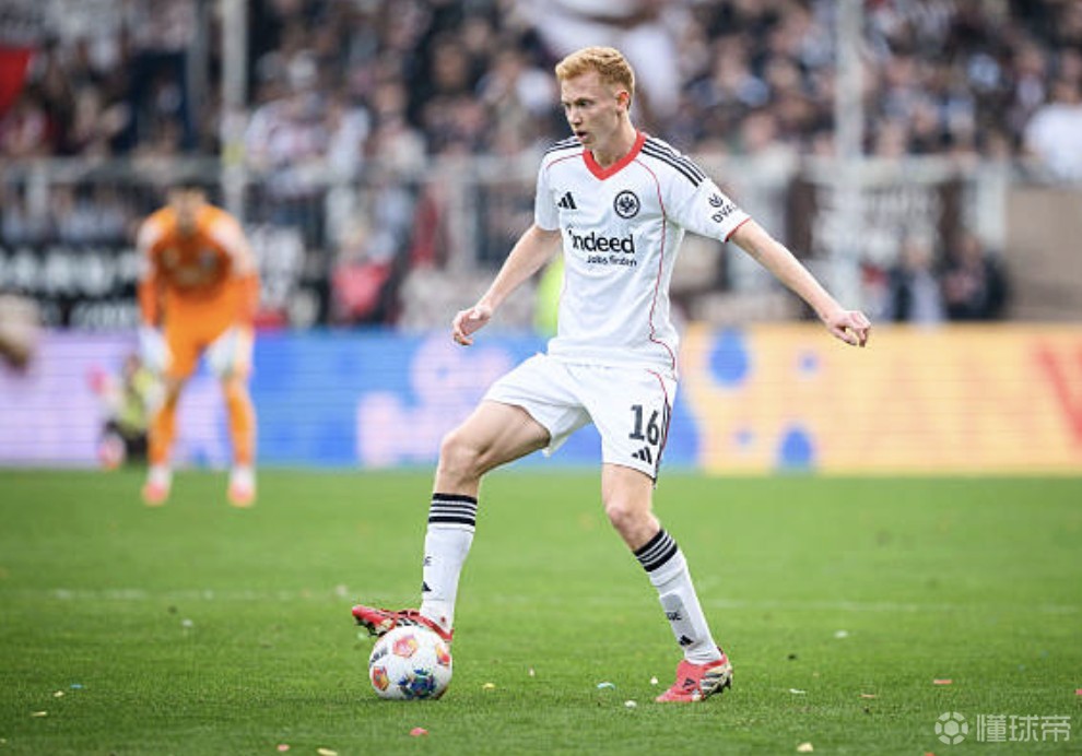 法蘭克福中場(chǎng)拉松談轉(zhuǎn)會(huì)：拭目以待，看看今夏是否會(huì)有進(jìn)展