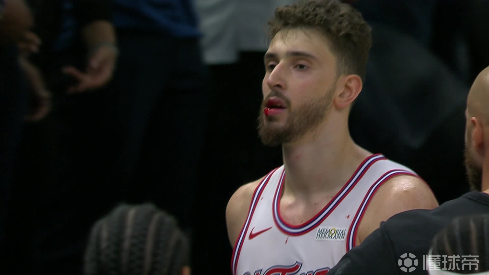 血帽拖進(jìn)加時(shí)傾盡全力，申京22中12&6罰6中貢獻(xiàn)30分6板3助4帽