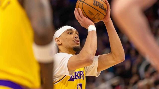 比肩天勾！湖人中鋒海耶斯打瘋了，這數(shù)據(jù)強(qiáng)到賈巴爾都直呼內(nèi)行