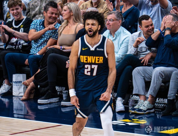 炸裂輸出，穆雷28中19&三分14中9砍53分&本賽季得分新高