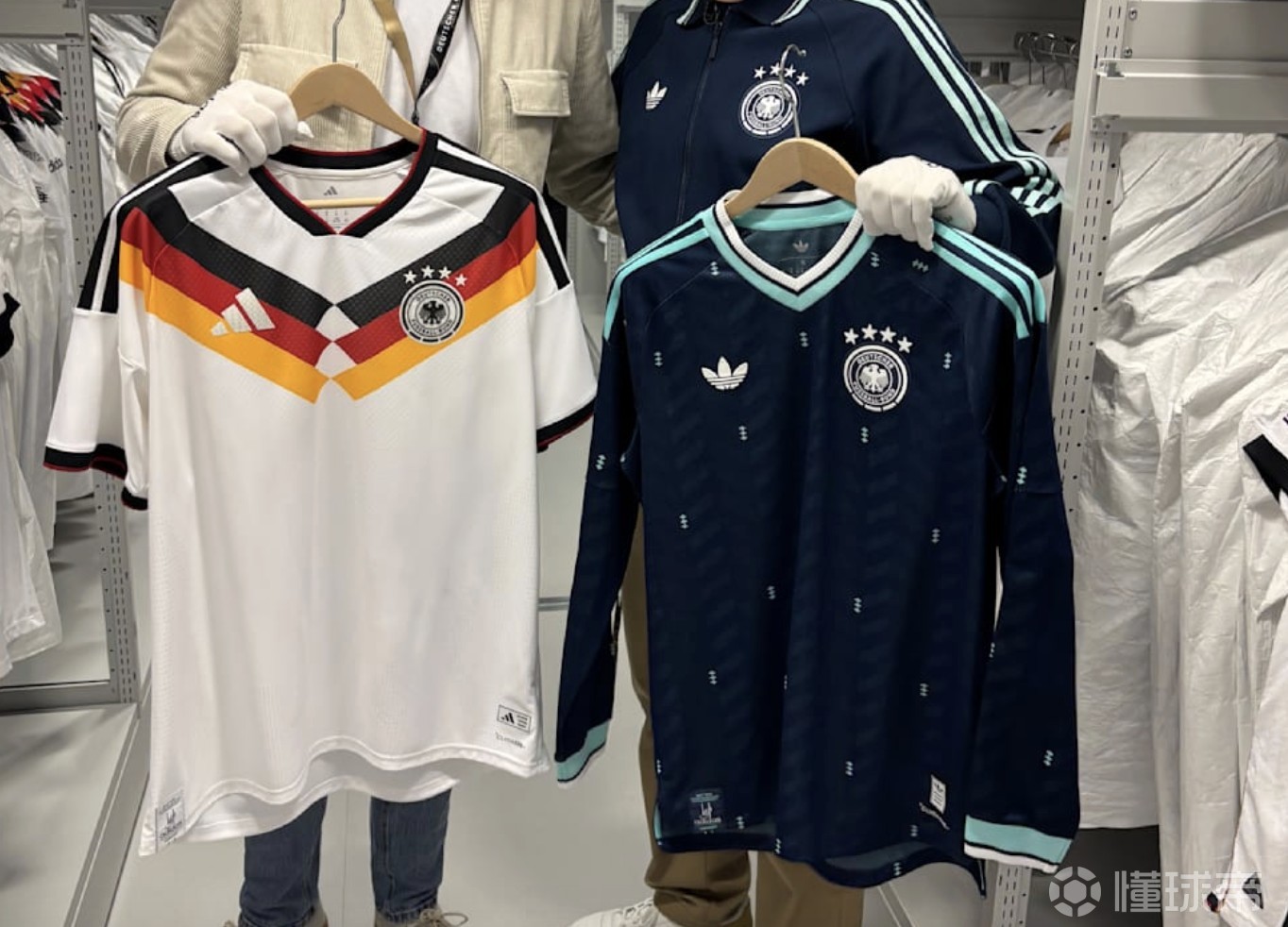 阿迪設(shè)計(jì)師談德國(guó)隊(duì)藍(lán)色客場(chǎng)球衣：靈感是德國(guó)隊(duì)早期的訓(xùn)練服