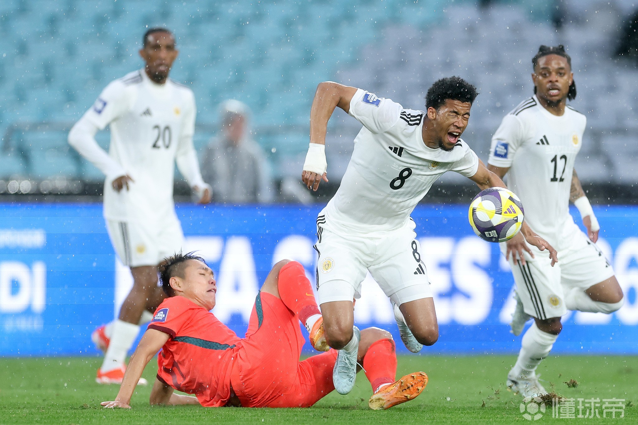 王上源對(duì)庫拉索數(shù)據(jù)：上半場(chǎng)關(guān)鍵攔截阻對(duì)手單刀，貢獻(xiàn)2次關(guān)鍵傳球