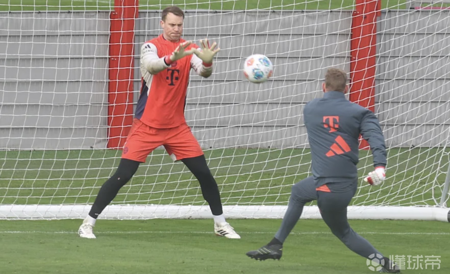 想看看自己的恢復(fù)情況，圖片報(bào)：諾伊爾主動(dòng)推遲了續(xù)約談判