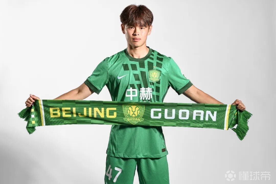 鄧捷夫：小學(xué)時(shí)我曾踢邊鋒，三年級(jí)后才接受足球?qū)I(yè)訓(xùn)練