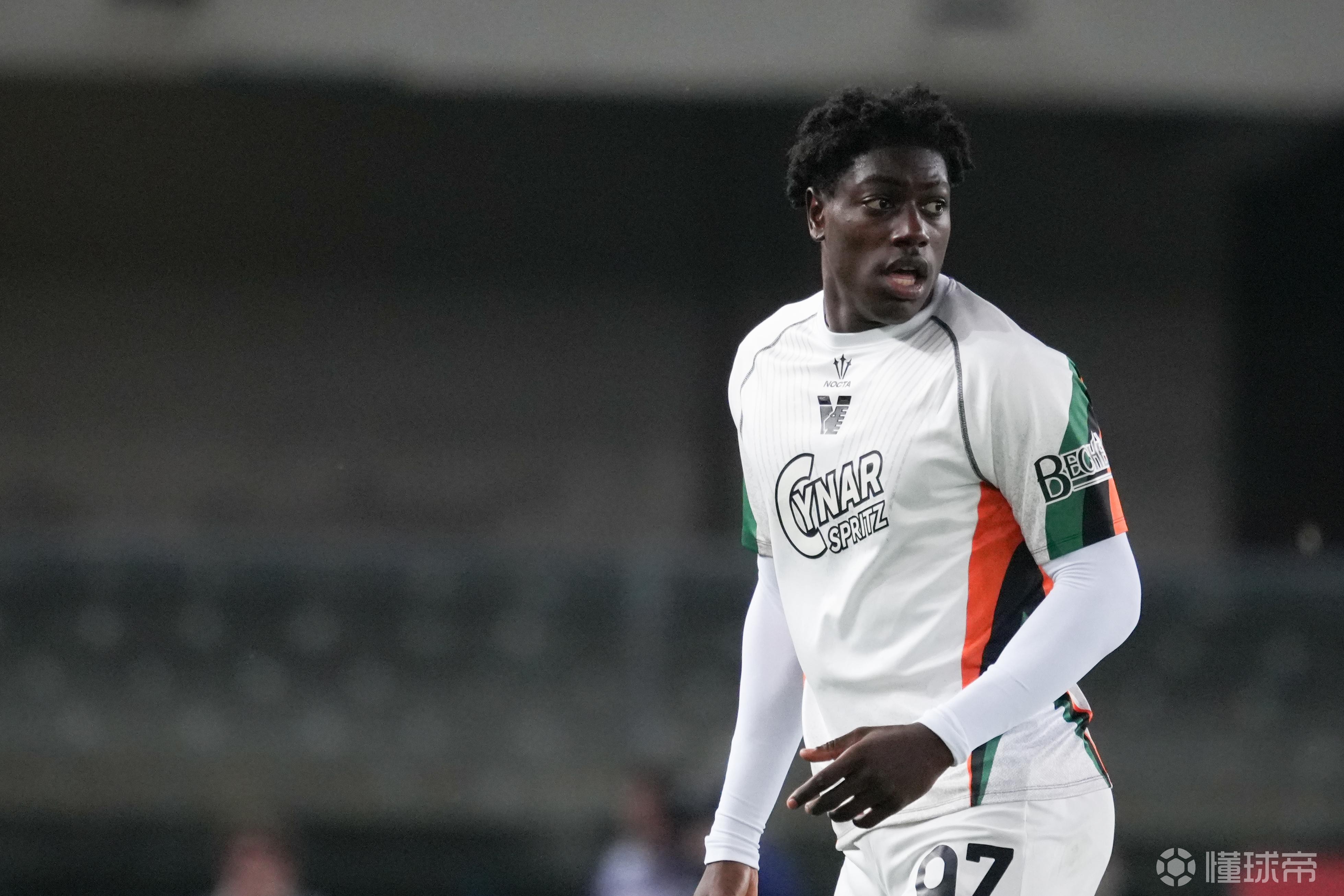 斯基拉：羅馬、米蘭雙雄正在關(guān)注22歲威尼斯中場(chǎng)伊薩-敦比亞