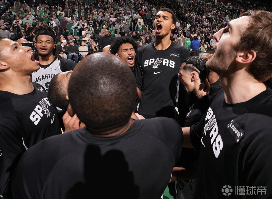 尼克-楊：馬刺像上賽季的火箭，年輕缺乏經(jīng)驗會在季后賽被痛揍